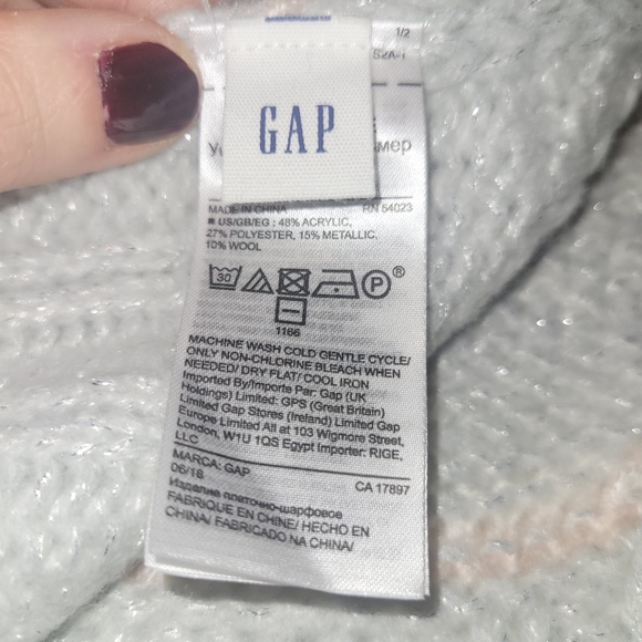 NWT GAP Hat and Scarf Matching Set - Picture 3 of 6